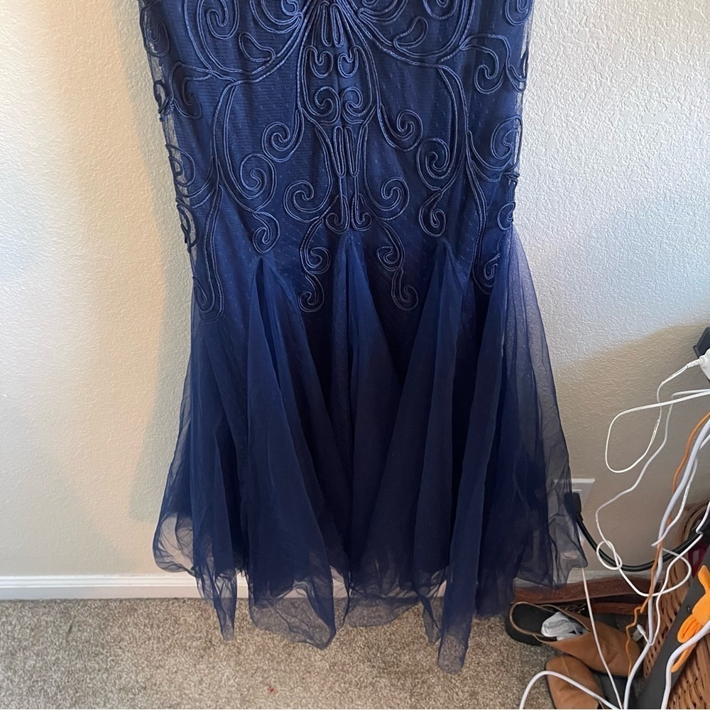 CACHET Appliqued Filigree Tulle Mermaid Gown Navy Maxi Formal Black Tie Size 4 - Picture 8 of 9